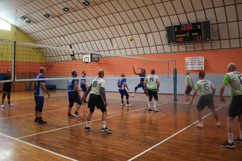 Turniej siatkówki oldbojów w Komarówce