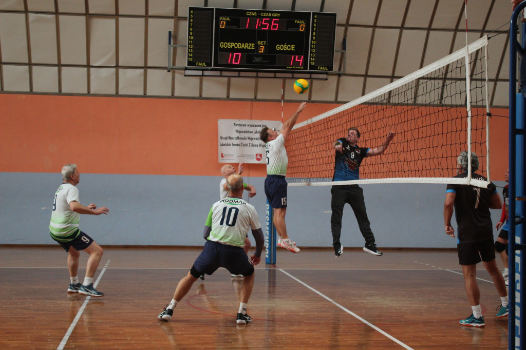 Turniej siatkówki oldbojów w Komarówce