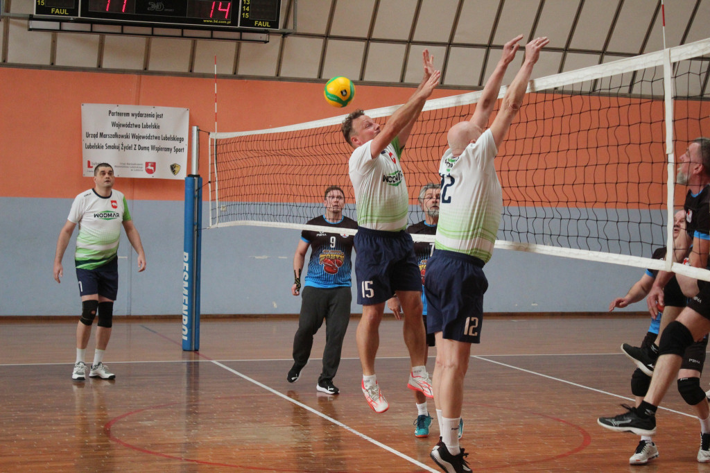 Turniej siatkówki oldbojów w Komarówce