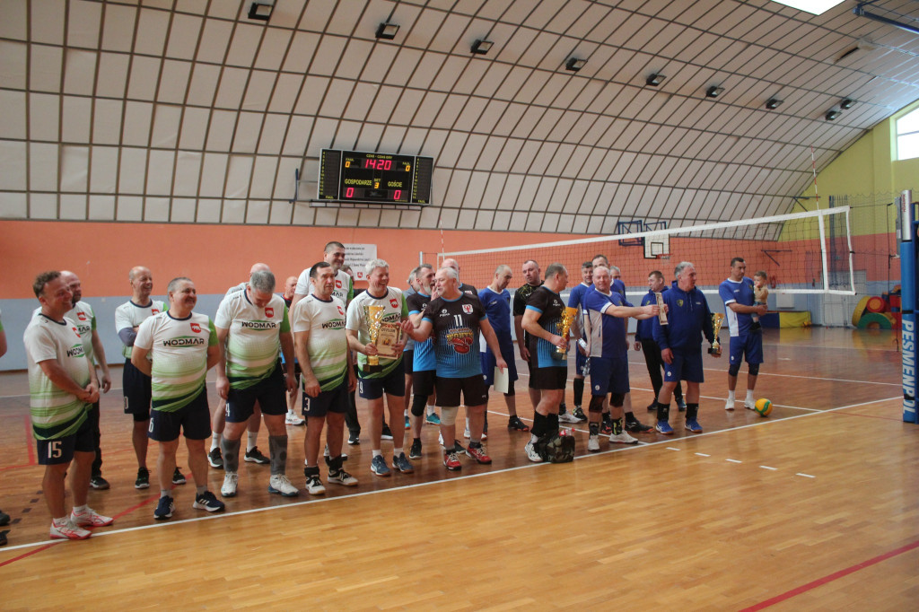 Turniej siatkówki oldbojów w Komarówce