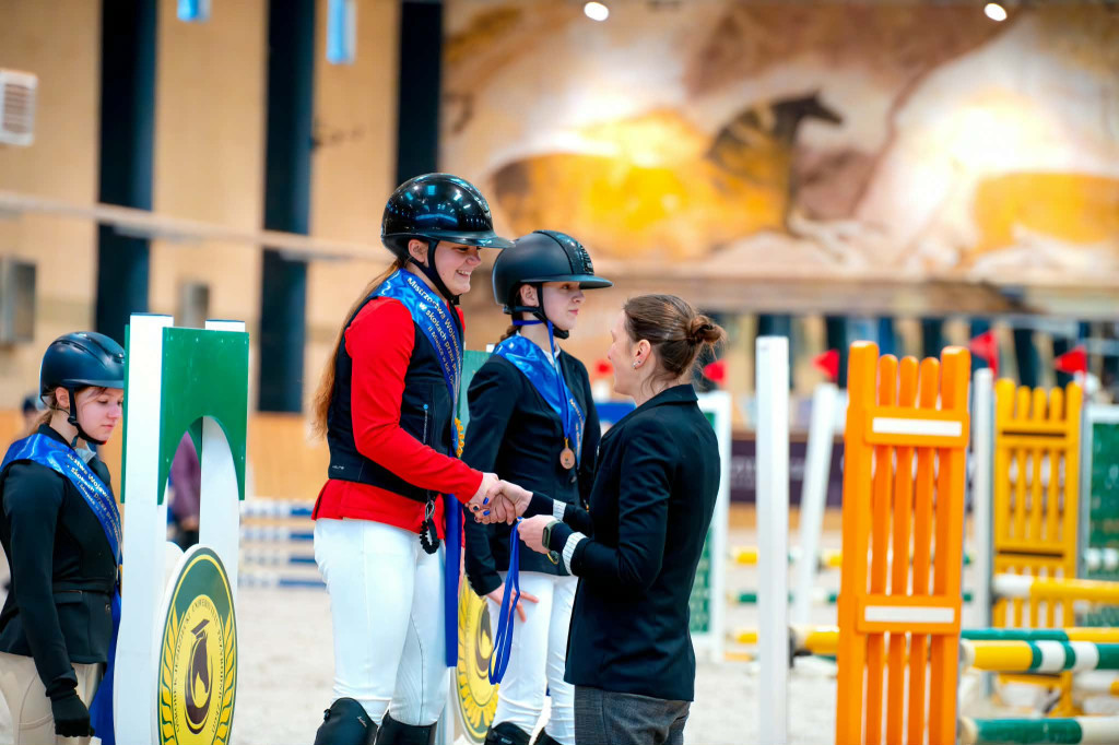 Wicemistrzyni w skokach przez przeszkody z I LO