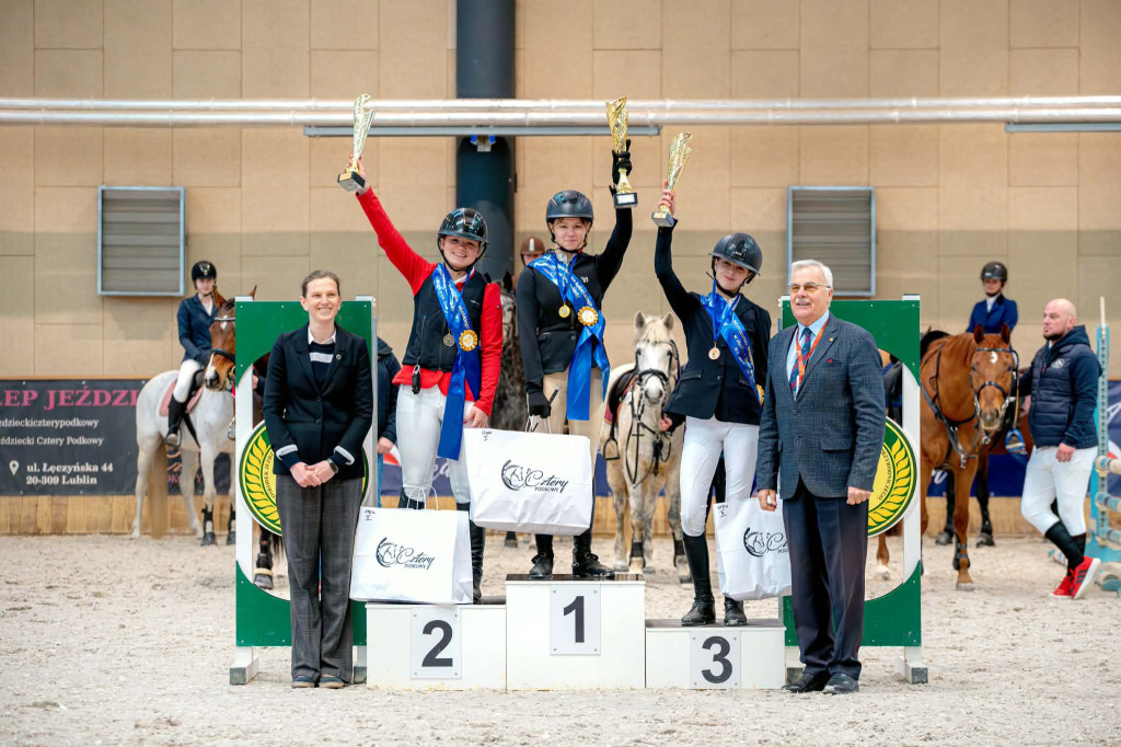 Wicemistrzyni w skokach przez przeszkody z I LO