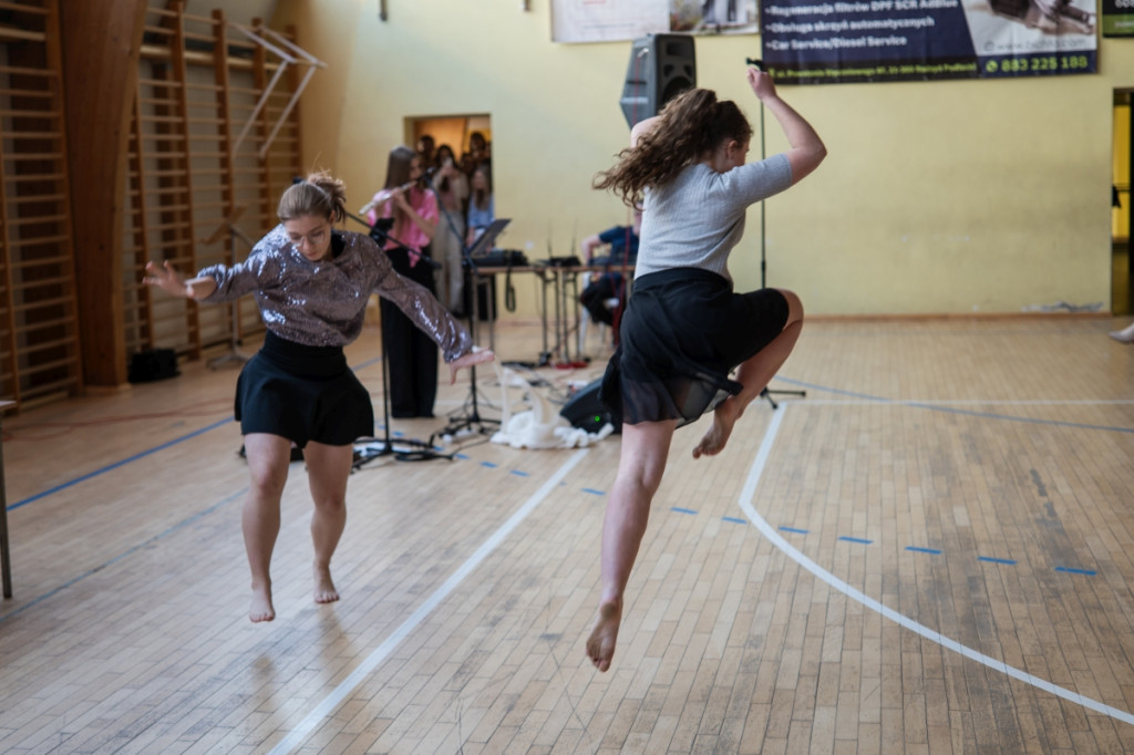 Koncert w I LO z okazji Dnia Kobiet