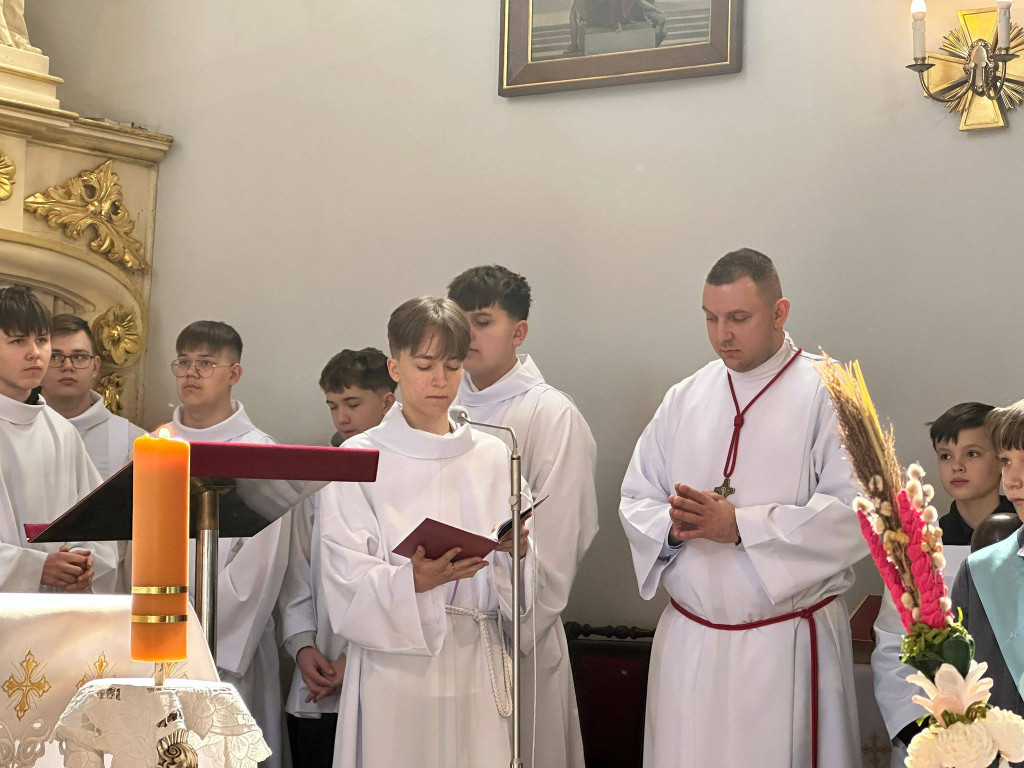 Procesja w Niedzielę Palmową w parafii Trójcy Św.