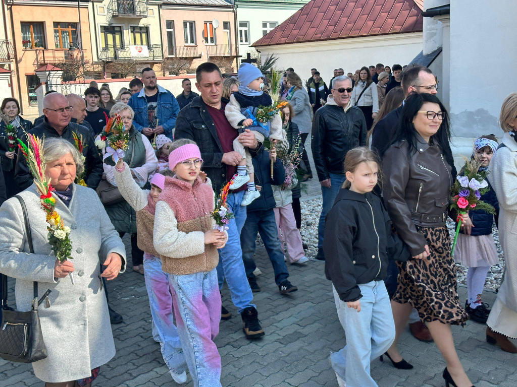 Procesja w Niedzielę Palmową w parafii Trójcy Św.