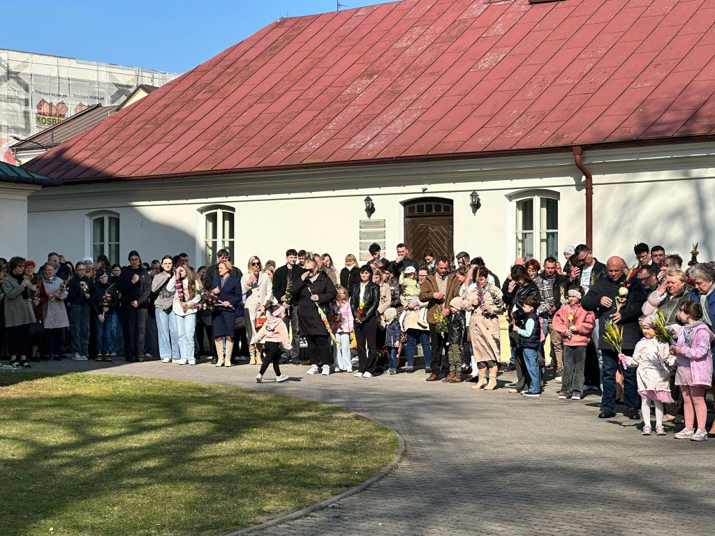 Procesja w Niedzielę Palmową w parafii Trójcy Św.