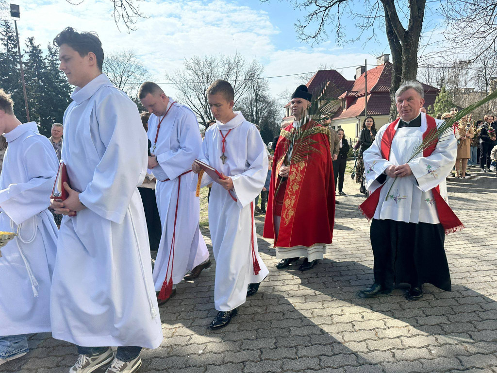 Procesja w Niedzielę Palmową w parafii Trójcy Św.