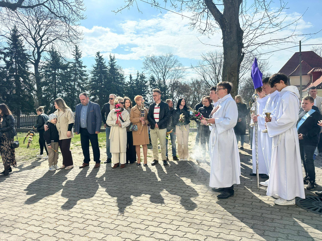 Procesja w Niedzielę Palmową w parafii Trójcy Św.