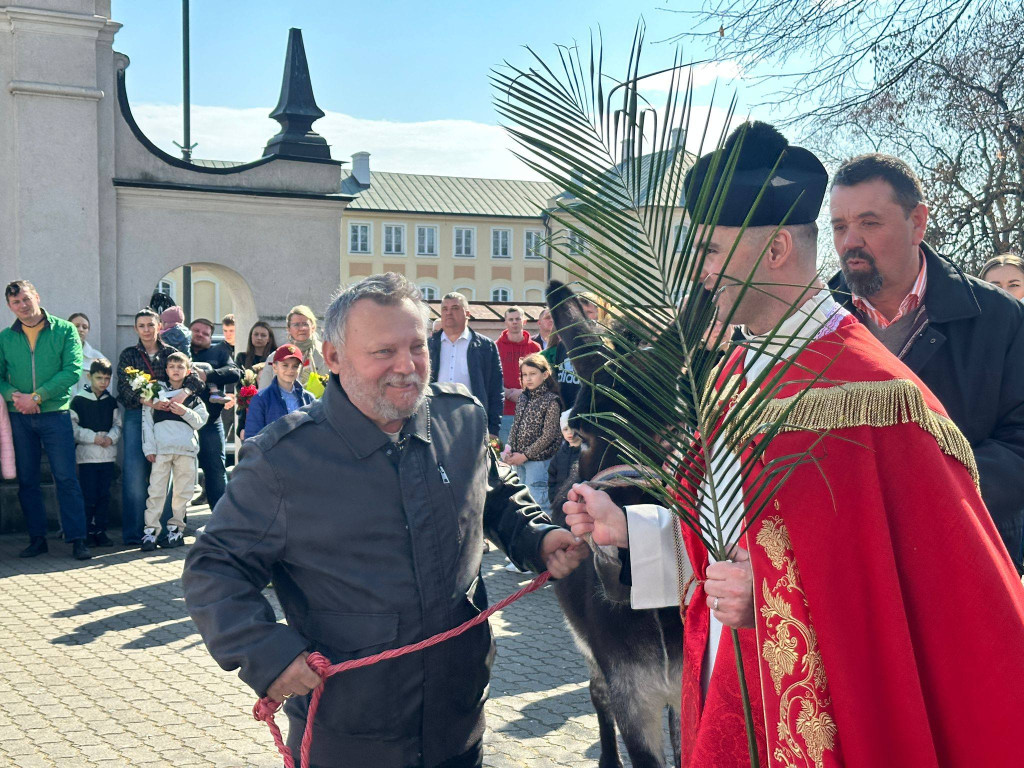 Procesja w Niedzielę Palmową w parafii Trójcy Św.