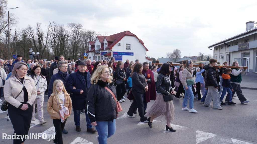 Radzyńska Droga Krzyżowa ulicami miasta