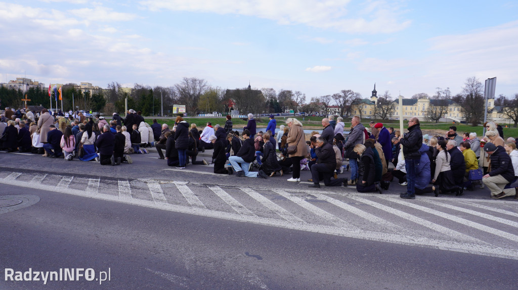 Radzyńska Droga Krzyżowa ulicami miasta