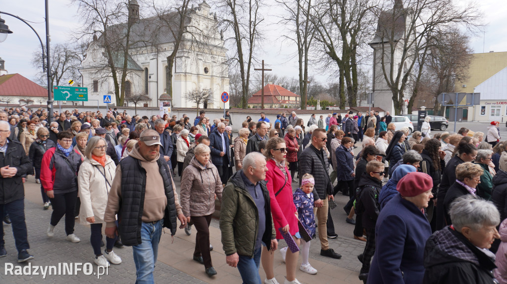 Radzyńska Droga Krzyżowa ulicami miasta