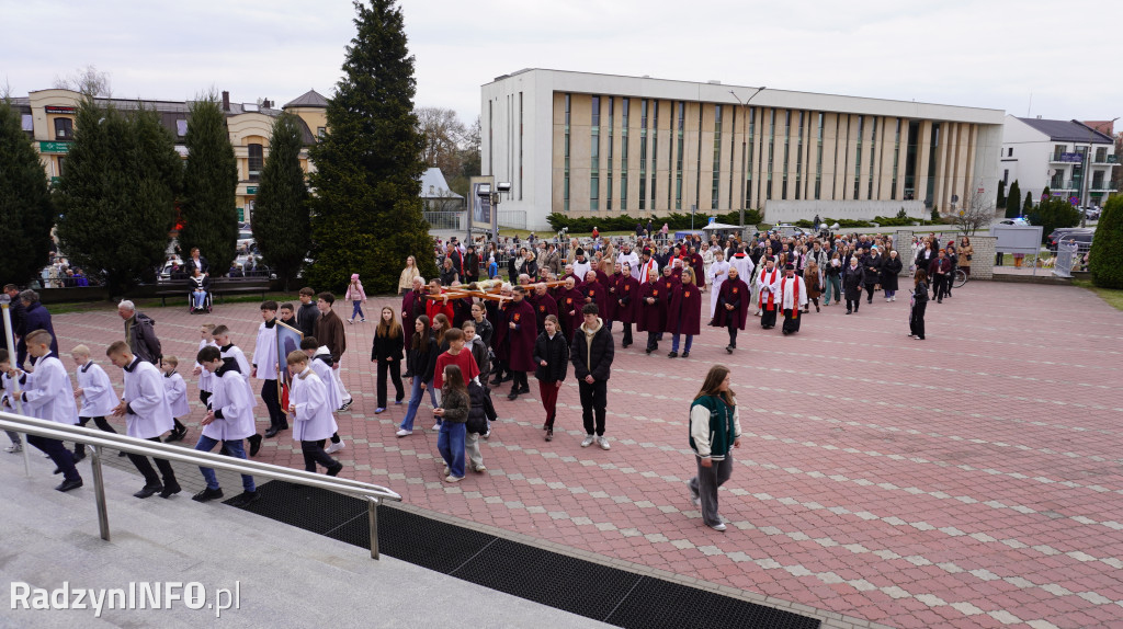 Radzyńska Droga Krzyżowa ulicami miasta