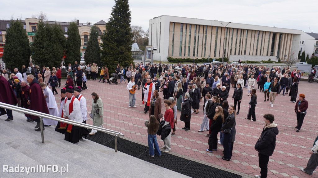 Radzyńska Droga Krzyżowa ulicami miasta