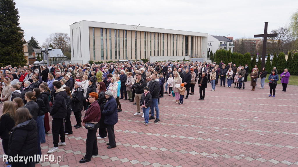 Radzyńska Droga Krzyżowa ulicami miasta