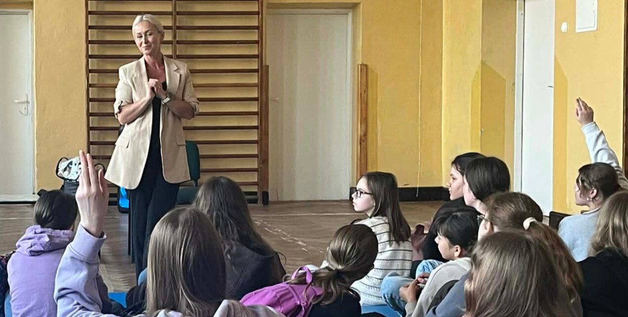 Spotkanie w Dzień Kobiet w SP w Komarówce