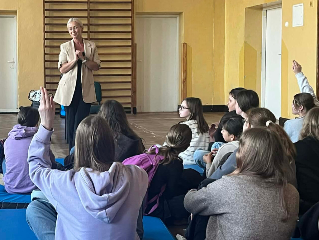 Spotkanie w Dzień Kobiet w SP w Komarówce