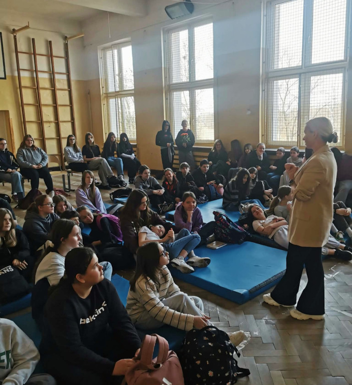 Spotkanie w Dzień Kobiet w SP w Komarówce