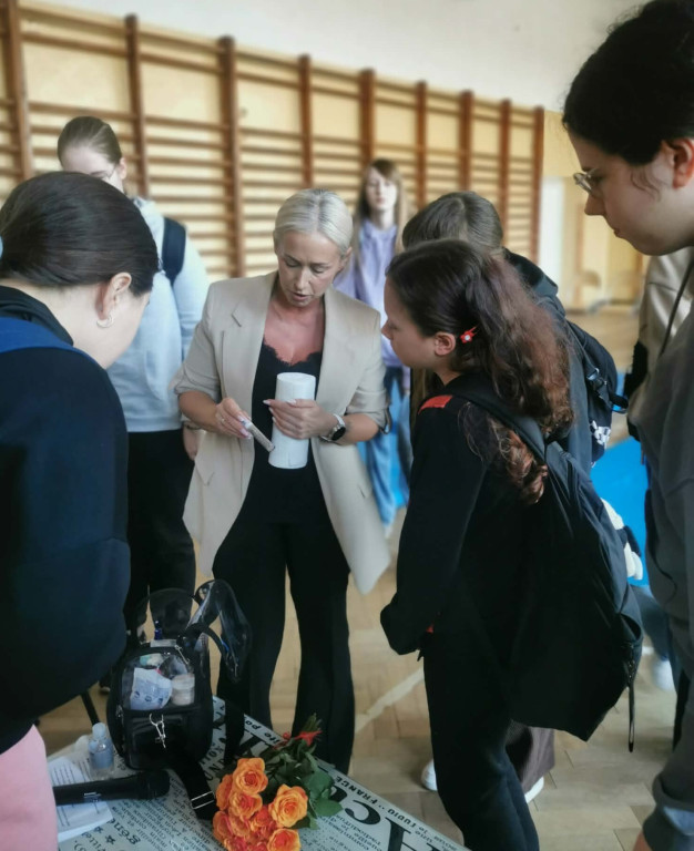 Spotkanie w Dzień Kobiet w SP w Komarówce