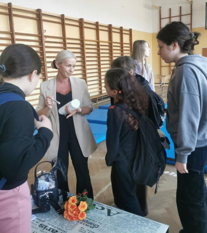 Spotkanie w Dzień Kobiet w SP w Komarówce