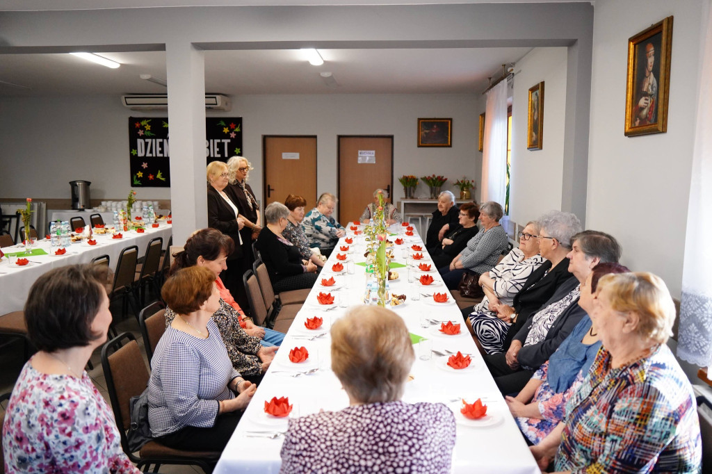 Dzień Kobiet w Klubie Seniora w Komarówce