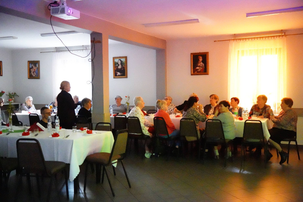Dzień Kobiet w Klubie Seniora w Komarówce
