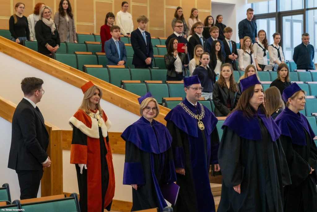 Uczniowie II LO na Akademii Prawa