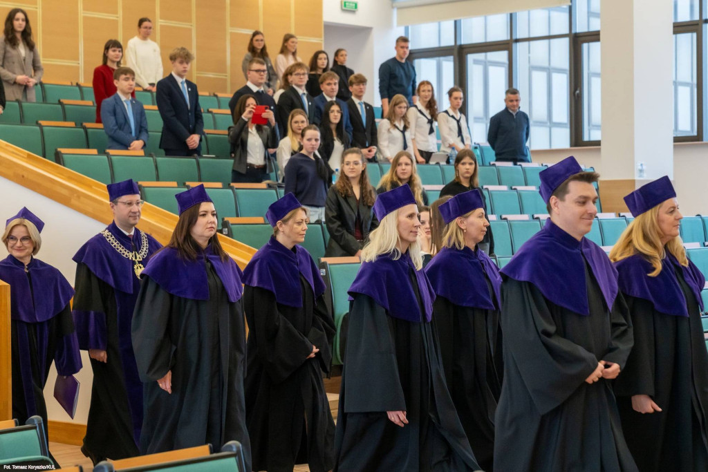 Uczniowie II LO na Akademii Prawa