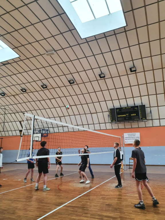 Turniej siatkówki w SP w Komarówce