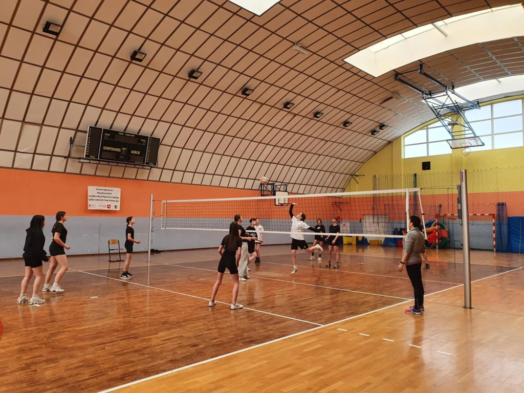 Turniej siatkówki w SP w Komarówce