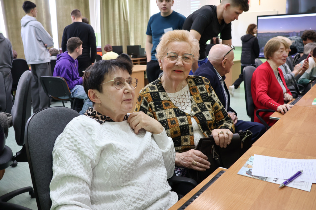 Zajęcia komputerowe dla seniorów z RUTW w ZSP