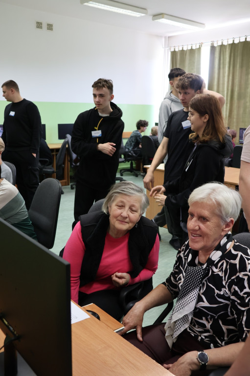 Zajęcia komputerowe dla seniorów z RUTW w ZSP