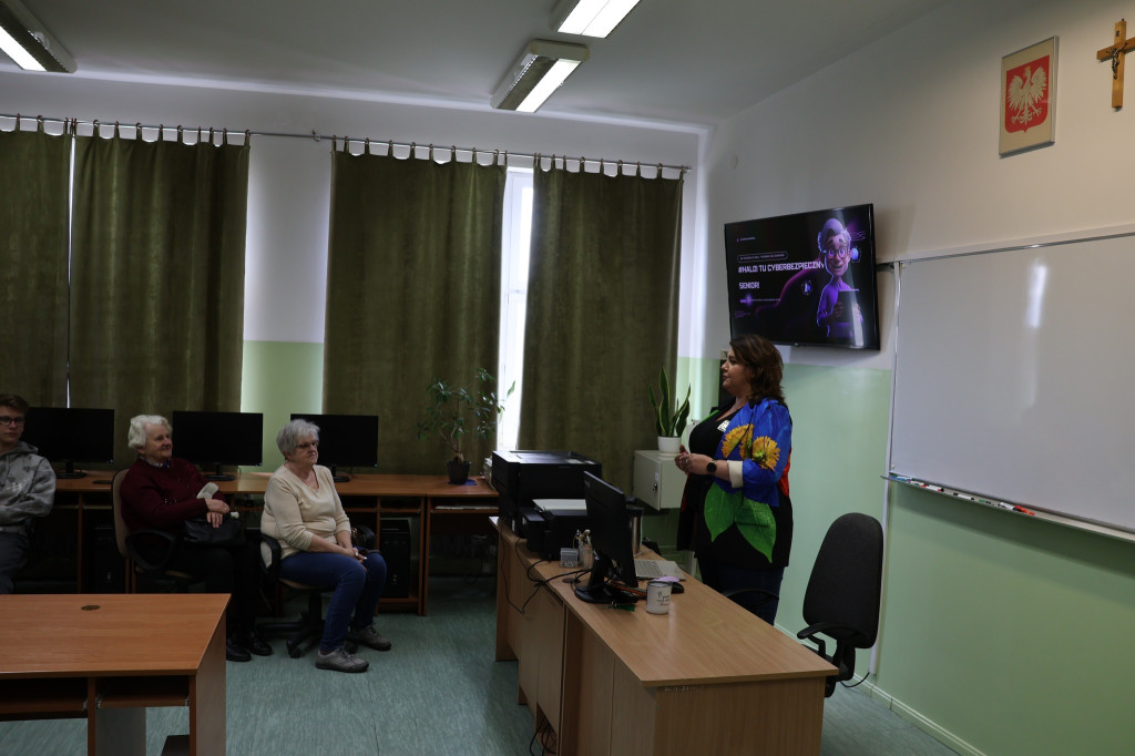 Zajęcia komputerowe dla seniorów z RUTW w ZSP