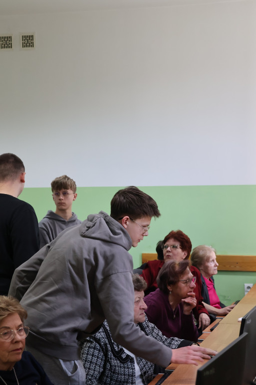 Zajęcia komputerowe dla seniorów z RUTW w ZSP