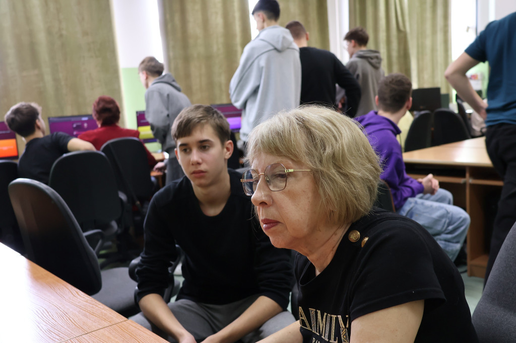 Zajęcia komputerowe dla seniorów z RUTW w ZSP