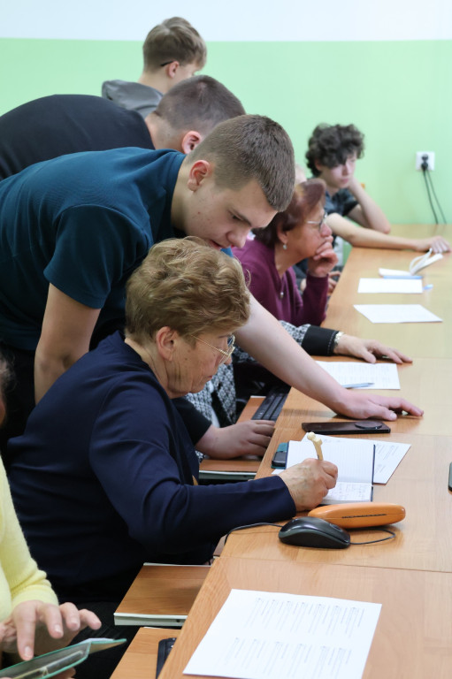 Zajęcia komputerowe dla seniorów z RUTW w ZSP