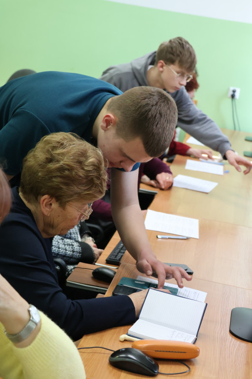 Zajęcia komputerowe dla seniorów z RUTW w ZSP