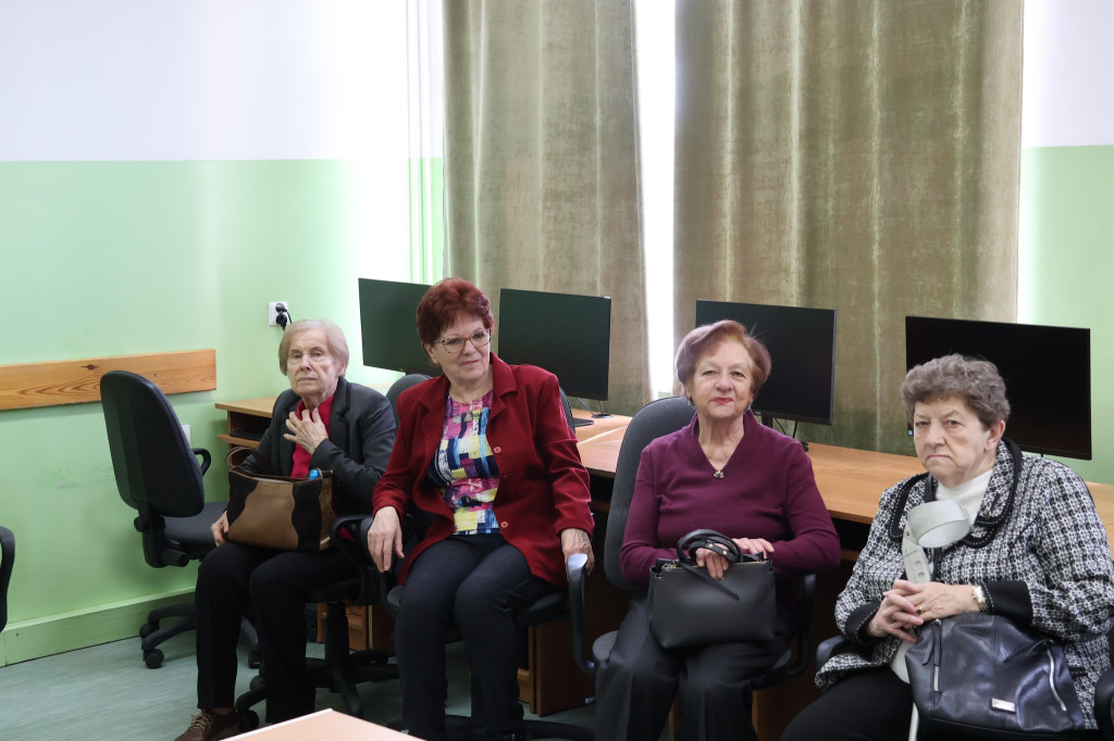 Zajęcia komputerowe dla seniorów z RUTW w ZSP