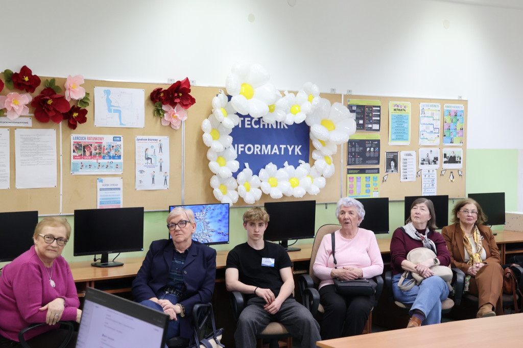 Zajęcia komputerowe dla seniorów z RUTW w ZSP