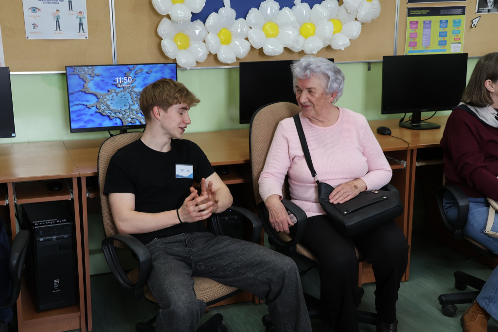 Zajęcia komputerowe dla seniorów z RUTW w ZSP