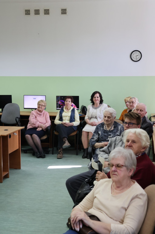 Zajęcia komputerowe dla seniorów z RUTW w ZSP