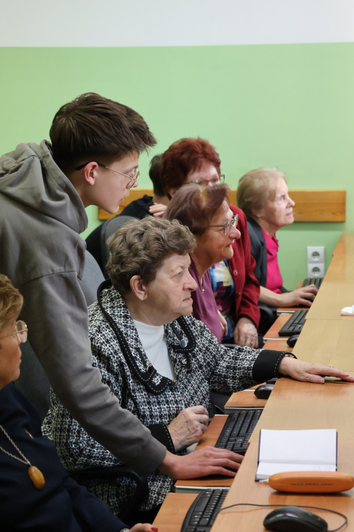 Zajęcia komputerowe dla seniorów z RUTW w ZSP