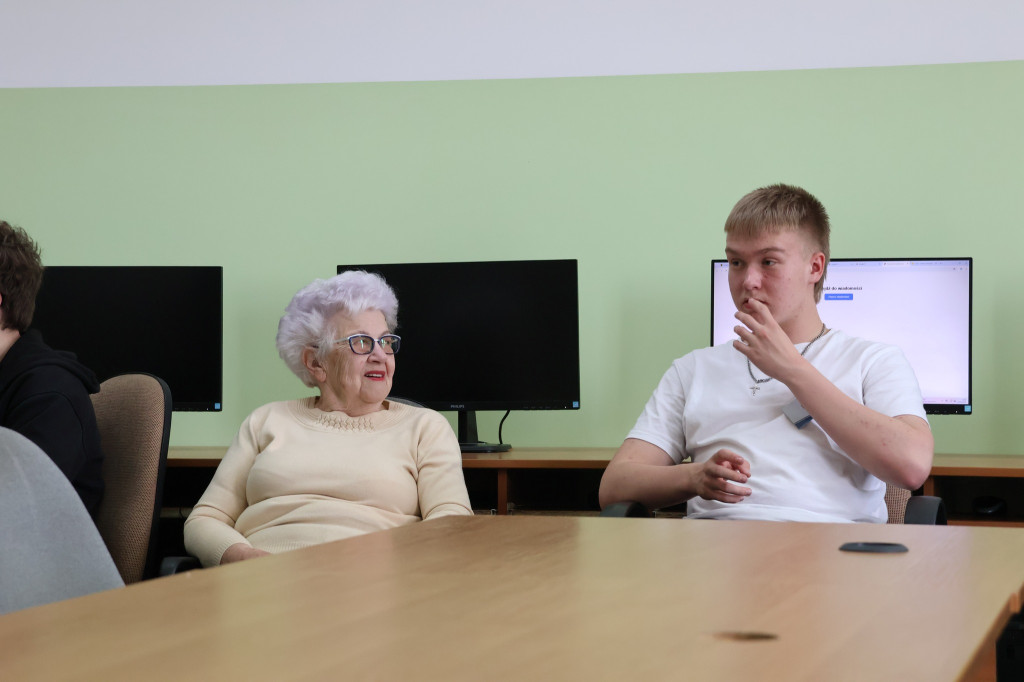 Zajęcia komputerowe dla seniorów z RUTW w ZSP