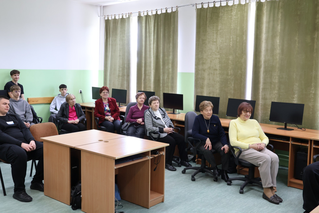 Zajęcia komputerowe dla seniorów z RUTW w ZSP