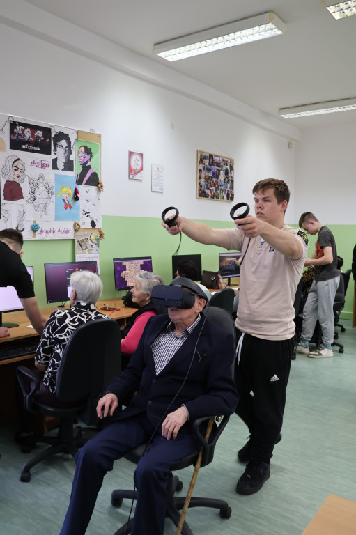 Zajęcia komputerowe dla seniorów z RUTW w ZSP