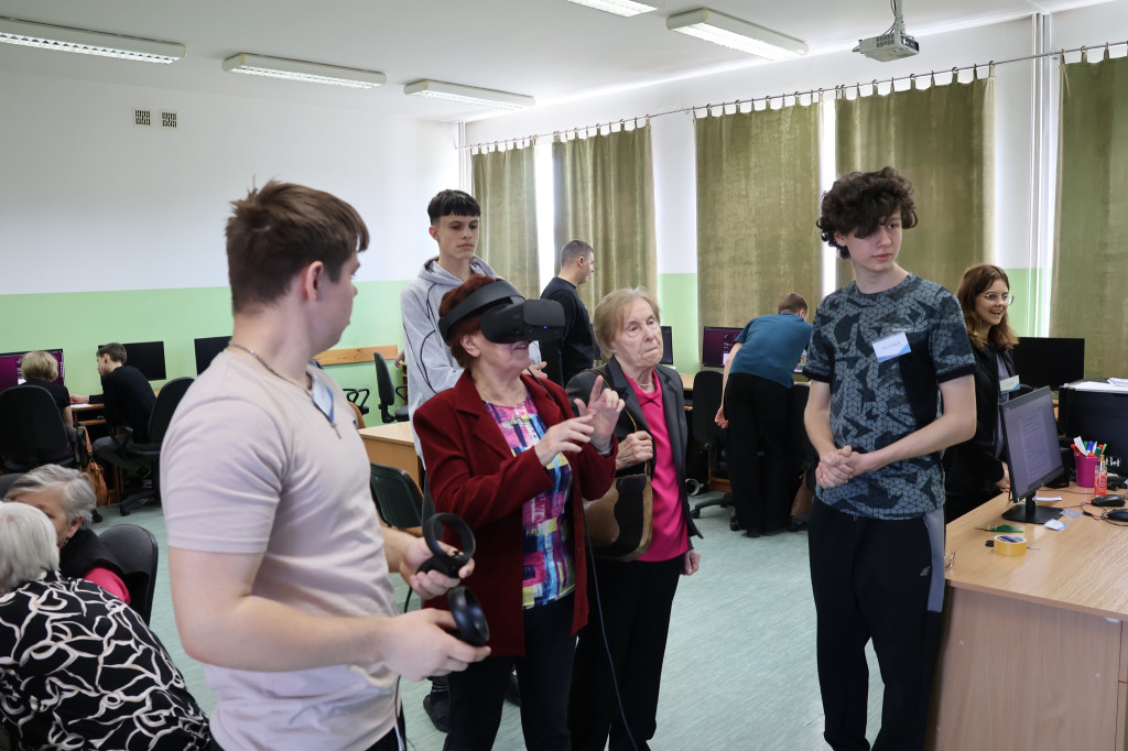 Zajęcia komputerowe dla seniorów z RUTW w ZSP