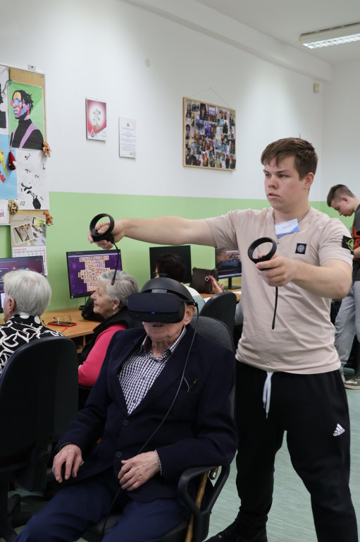 Zajęcia komputerowe dla seniorów z RUTW w ZSP