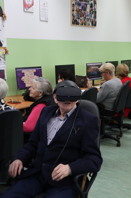 Zajęcia komputerowe dla seniorów z RUTW w ZSP