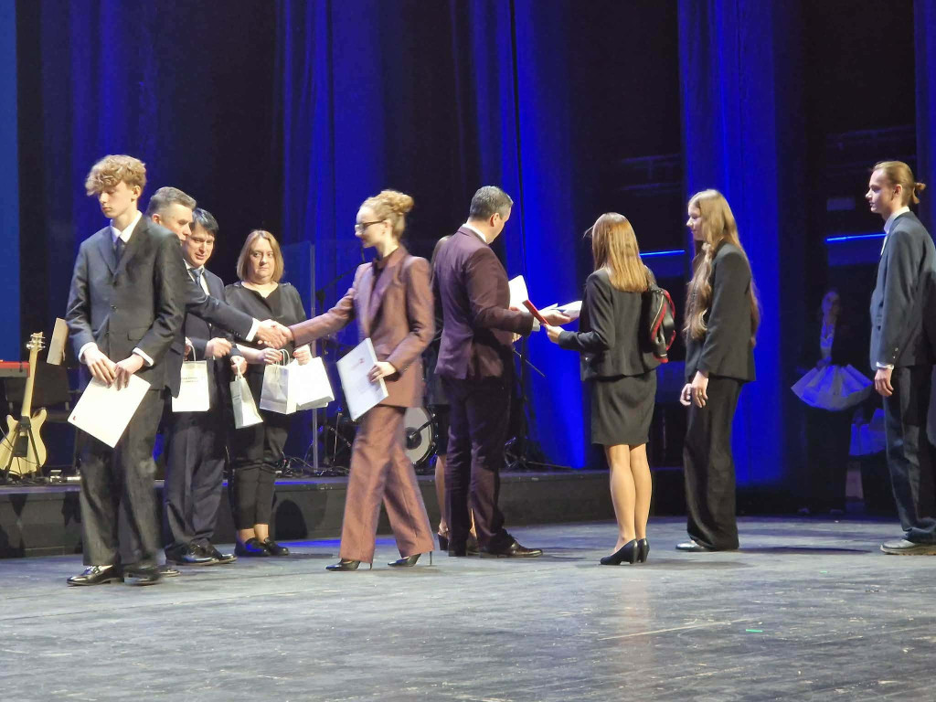 Wręczenie dyplomów stypendystom z I LO