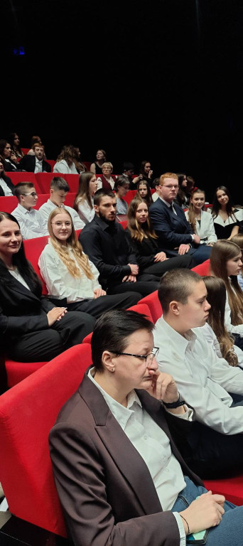 Wręczenie dyplomów stypendystom marszałka z ZSP